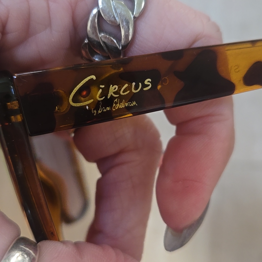 New Circus by Sam Edelman Oversized Brown Tortoise Cat Eye Sunglasses - Picture 5 of 9